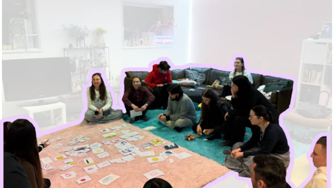 Offline Hours : The Art Gallery